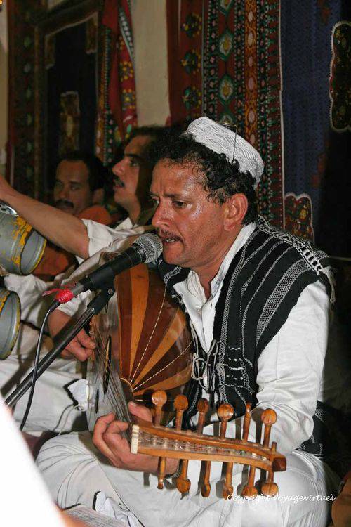 L'oud, genre de luth, commun dans les pays du Moyen-Orient - Manakha
Mots-clés: oud Manakha