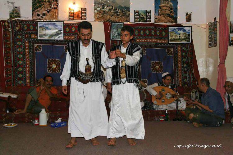 Et c'est parti pour une danse Ba'ra
Retrouvez cette danse en film dans notre rubrique vidéo
Mots-clés: danse Ba'ra