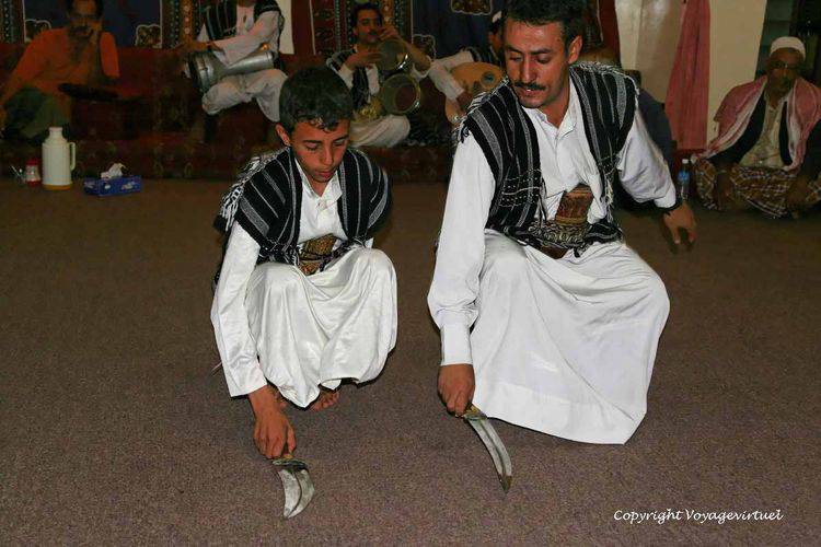 Jambiyas à terre danse Ba'ra
Mots-clés: danse Ba'ra