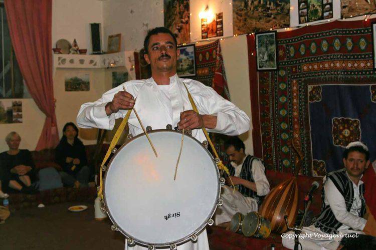 Roulement de tambour
Mots-clés: danse Ba'ra