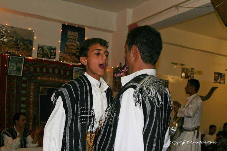 Je te prends ta poupée danse
Mots-clés: danse