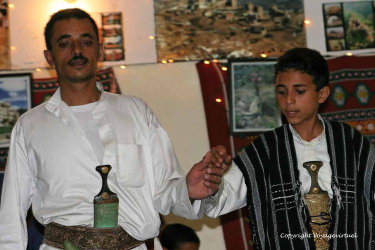 Démarrage de la danse Le'ba
Mots-clés: danse Le'ba