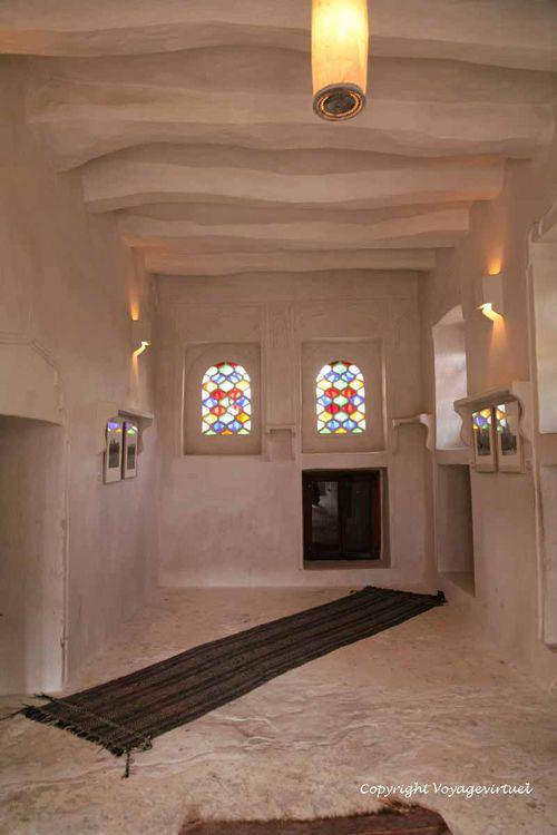 La pièce des femmes
Mots-clés: Roc-palace Al-Hajar