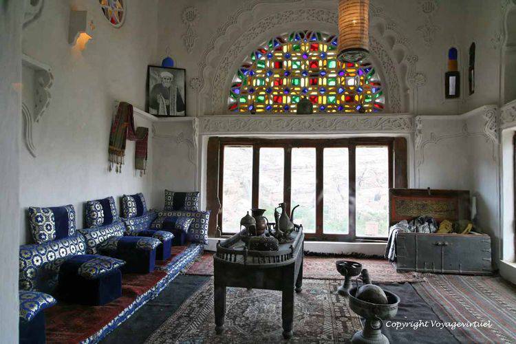 La pièce de l'Imam
Mots-clés: Roc-palace Al-Hajar