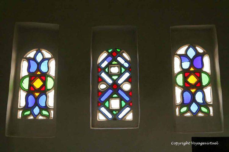 Vitraux entre arabesque et géométrie
Mots-clés: Roc-palace Al-Hajar vitrail