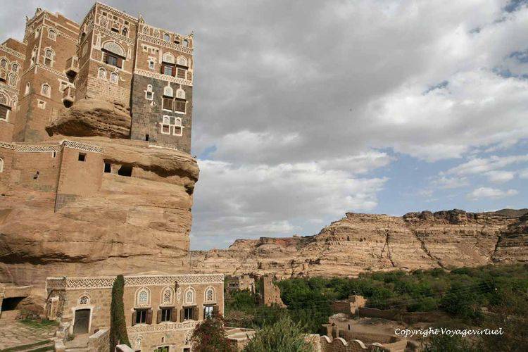 Le Dar al Hajar et les falaises du wadi
Mots-clés: wadi-Dharh Rock-palace Al-Hajar