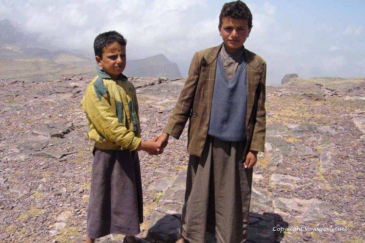 Dénuement des enfants au roc Bokur
Mots-clés: dénuement enfants roc Bokur