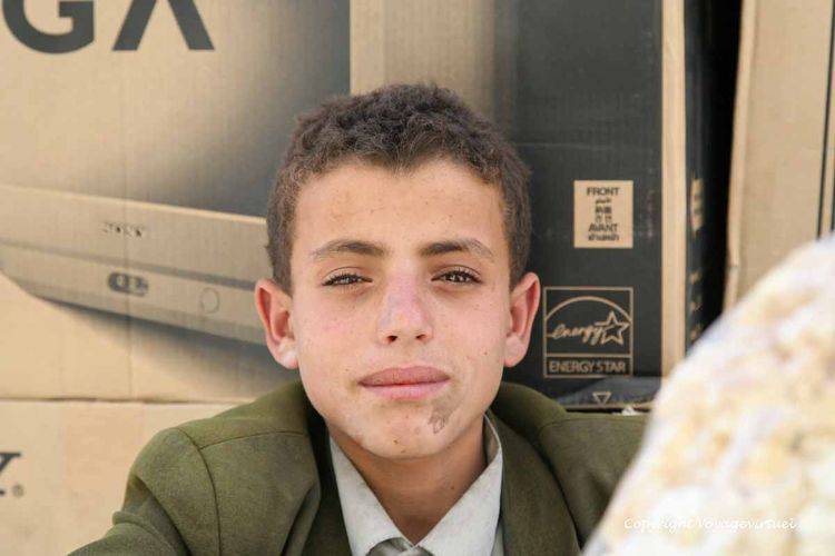 Dignité : obligé de grandir un peu trop vite - Sana'a
Mots-clés: Sana'a dignité