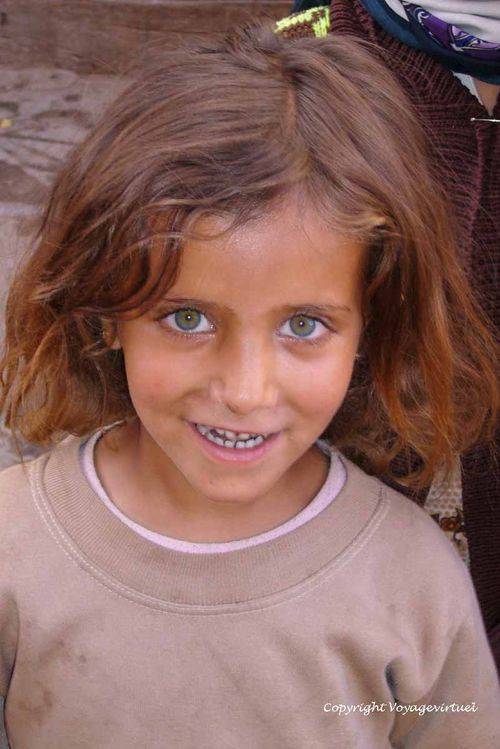 La petite fille aux yeux clairs Shibam
Mots-clés: petite fille yeux clairs Shibam