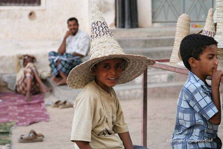 Le gamin au chapeau pointu Shibam-Hadramaout
Mots-clés: Shibam-Hadramaout gamin chapeau
