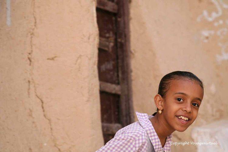 Fuite souriante devant l'objectif Shibam-Hadramaout
Mots-clés: fuite objectif Shibam-Hadramaout