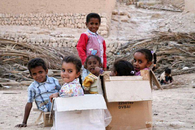 Histoire en carton : on a les jouets qu'on peut - Sif Wadi Do'An
Mots-clés: jouets carton Sif Wadi Do'An