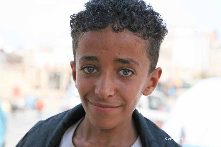 Yeux bleus au marché du qat de Taez
Mots-clés: yeux bleus marché qat Taez