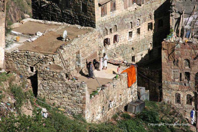 Terrasse d'une maison en contre-bas de la route allant à Al Hajjarah
Mots-clés: Al-Hajjarah