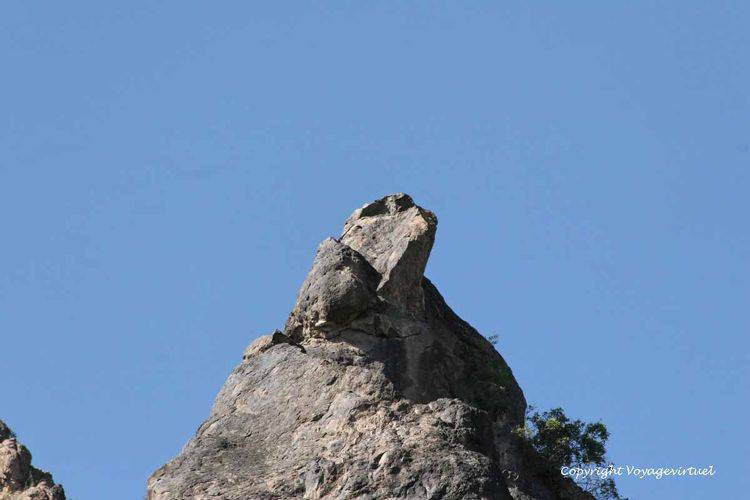 Le rocher à tête d'aigle
Mots-clés: Al-Hajjarah
