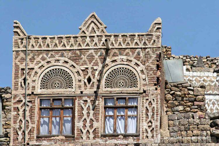 Vitraux en plâtre sur chaque oculus
Mots-clés: Al-Hajjarah