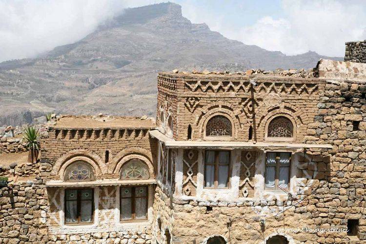 Sur fond de montagne
Mots-clés: Al-Hajjarah