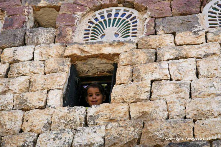 La petite fille aux couettes
Mots-clés: Al-Hajjarah fille