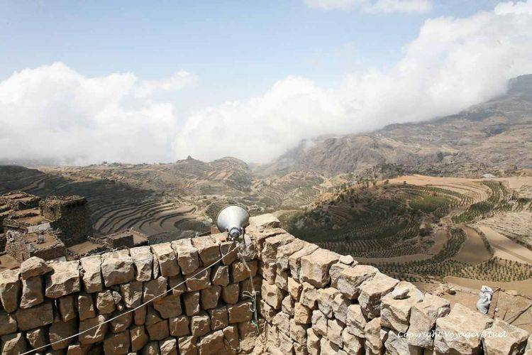 Panorama sur les terrasses et le djebel depuis une véritable tour de guet
Mots-clés: Al-Hajjarah