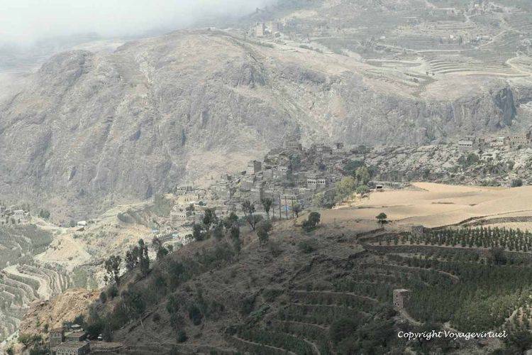 Ombre et lumière sur le djebel
Mots-clés: Al-Hajjarah