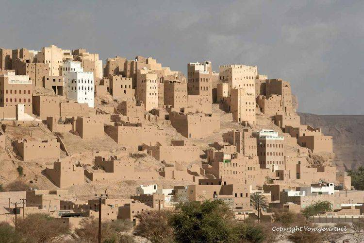 Quasi perfection architecturale
Mots-clés: Al-Hajrayn Al-Hajjarayn wadi-Doan