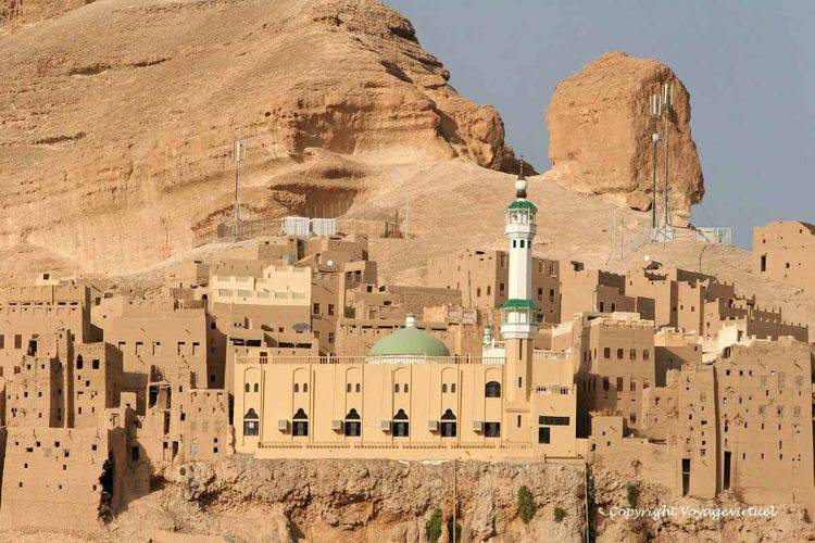 Tradition et modernisme
Mots-clés: Al-Hajrayn Al-Hajjarayn wadi-doan