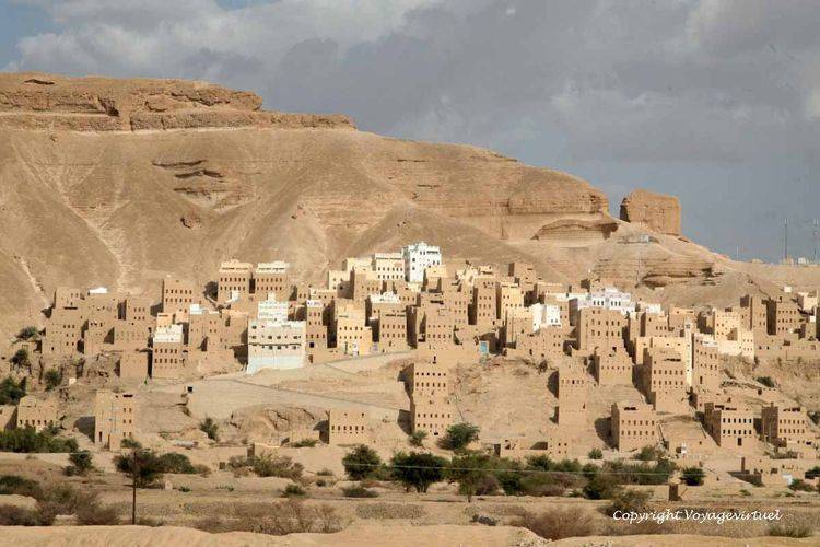 Quartier d'Al Hajjarayn, le premier en venant du wadi Hadramout
Mots-clés: Al-Hajrayn Al-Hajjarayn