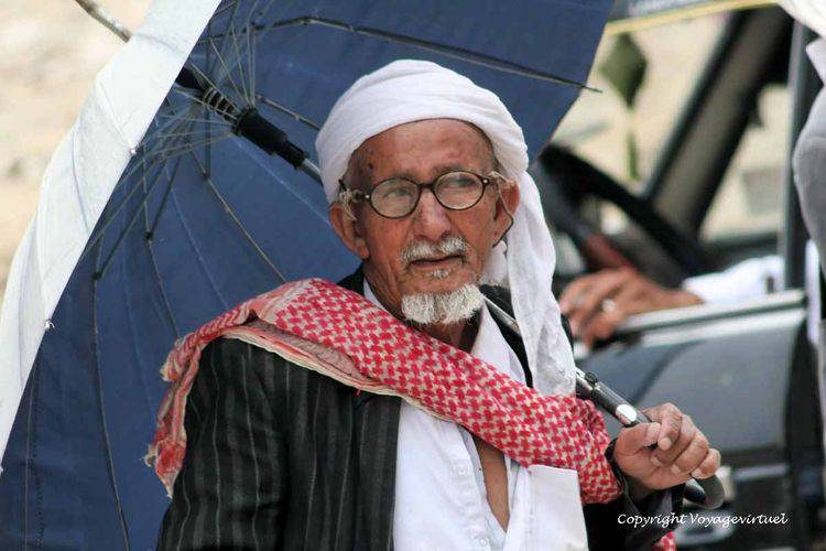 Papy au parapluie Al-Hajjarah
Mots-clés: papy parapluie Al-Hajjarah