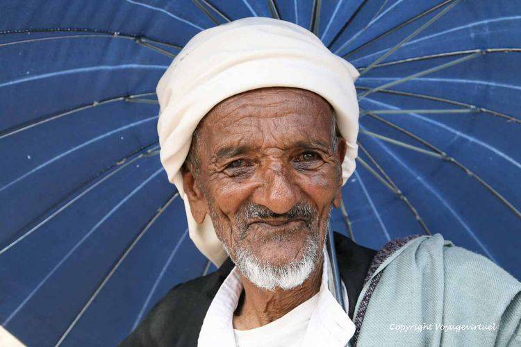 Des baleines pour protèger du soleil la douceur d'un regard - Al-Hajjarah
Mots-clés: douceur baleines soleil Al-Hajjarah