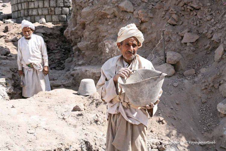 Les vieux travailleurs oeuvrant à la restauration de la citadelle de Taez
Mots-clés: travailleurs citadelle Taez