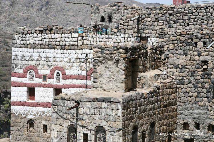 Sur le toit des maisons, petite terrasse
Mots-clés: Kahel