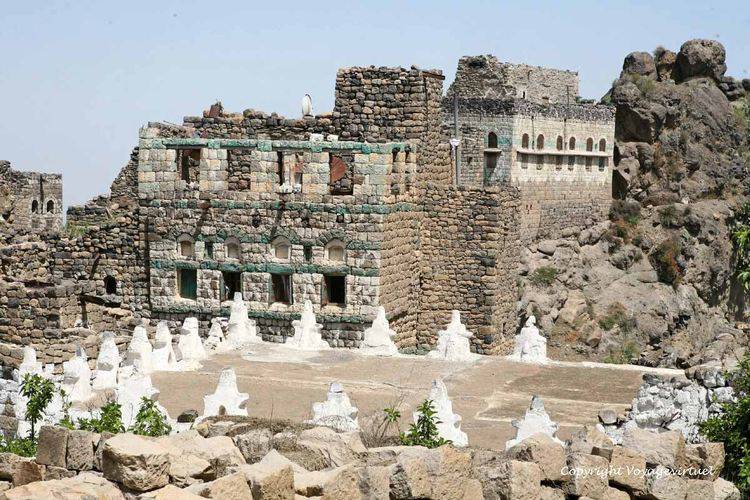 Toit de la mosquée et ruine
Mots-clés: Kahel