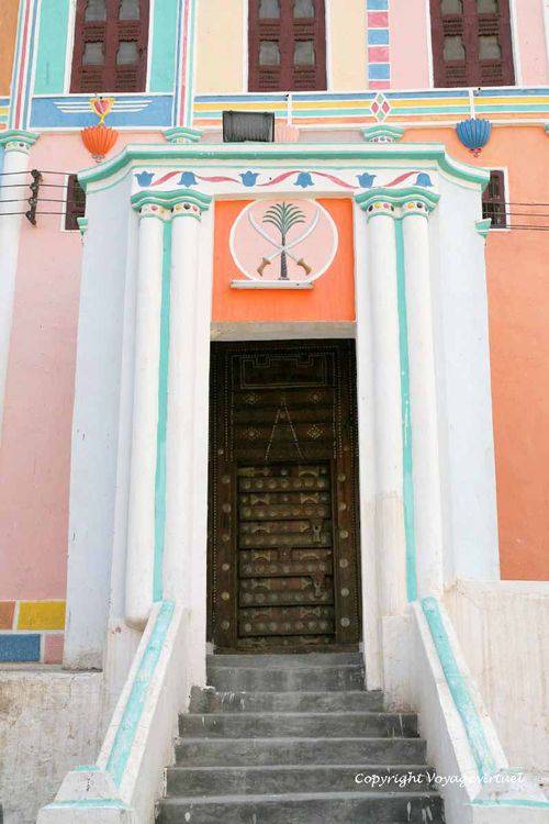 Aux marches du palais
Mots-clés: palais Buqshan wadi-Doan