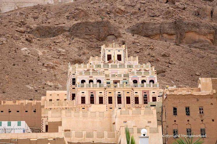 Autre palais sur fond de falaise
Intégration, voua avez dit intégration ...
Mots-clés: Khaila wadi-doan