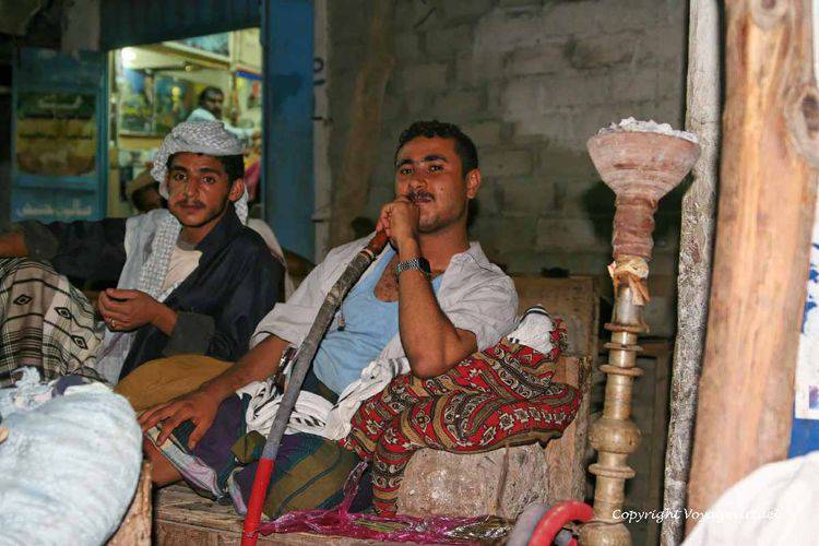 Autres fumeurs de narghilé à la (relative) fraicheur du soir
Mots-clés: souk Khokhah Tihama