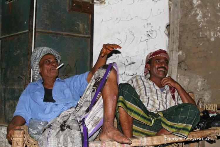 Scène de détente au souk
Mots-clés: souk Khokhah Tihama
