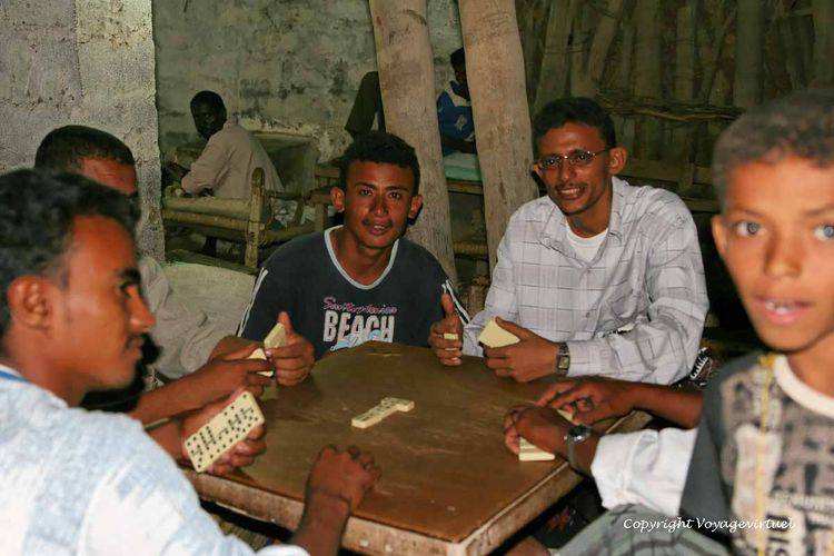 Joueurs de domino
Mots-clés: souk Khokhah Tihama