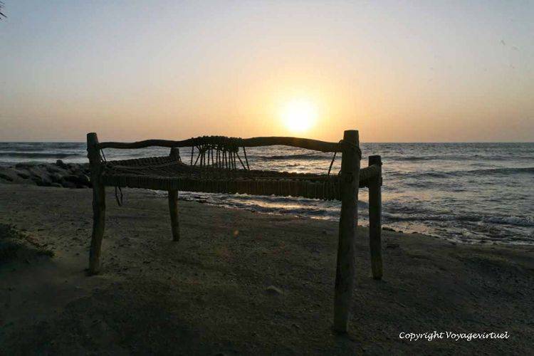 Banc en bois et assise tressée
Mots-clés: plage Khokhah Tihama