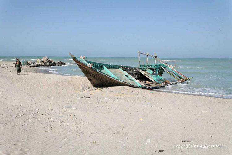 Le boutre échoué
Mots-clés: Khokhah Tihama boutre