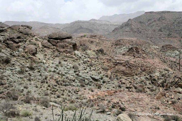 Couleurs des roches et des pierres vers Bani Matar
Mots-clés: Bani-Matar