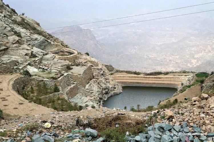 Le réservoir remis à neuf qui recueille l'eau
Mots-clés: Manakha