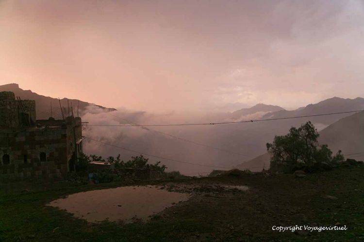 Dans les nuages
Mots-clés: Manakha