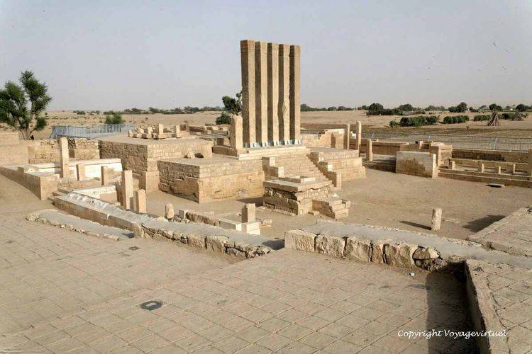 Colonnes du Temple Baran Arsh Balkis
Mots-clés: temple Baran Arsh-Balkis