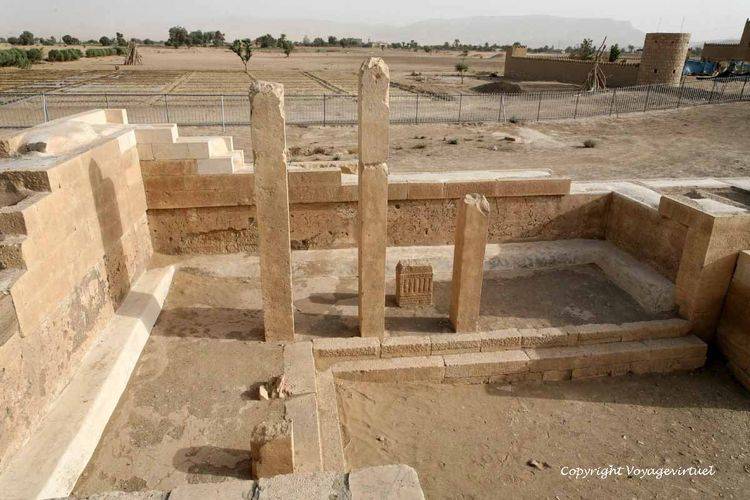 Autre vue de colonnes au Temple Baran Arsh Balkis
Mots-clés: temple Baran Arsh-Balkis