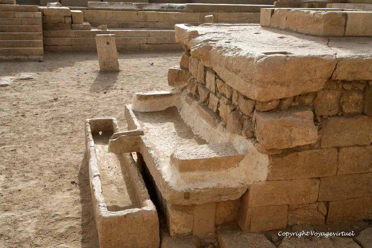 Lavoir ou abreuvoir antique, Temple Baran Arsh Balkis
Mots-clés: temple Baran Arsh-Balkis