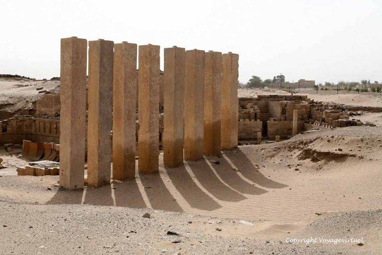 Ombre des huit piliers du propylon
Mots-clés: Marib temple Saba Mahram-Bilqîs