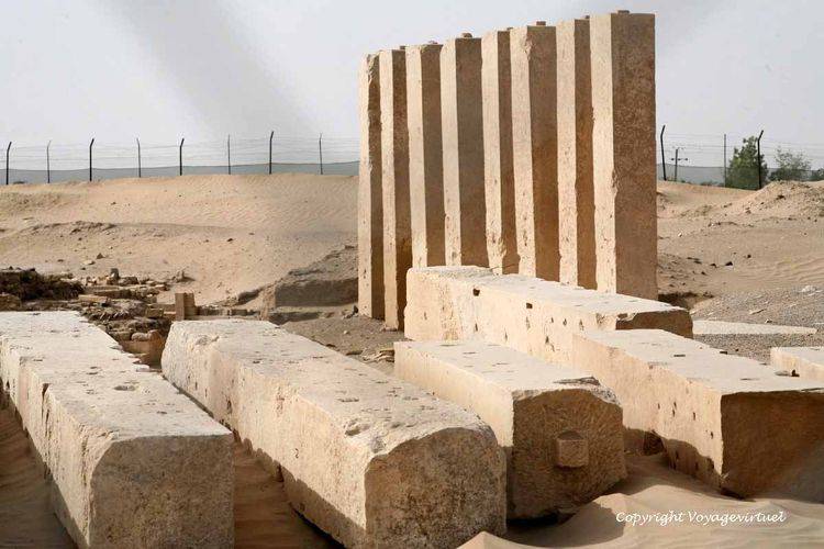 Mahram Bilqîs les piliers de son propylon
Mots-clés: Marib temple Saba Mahram-Bilqîs