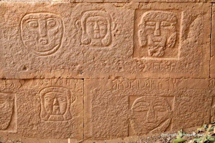 Bas-reliefs sabéens temple de Saba Mahram Bilqîs
Mots-clés: Marib temple Saba Mahram-Bilqîs