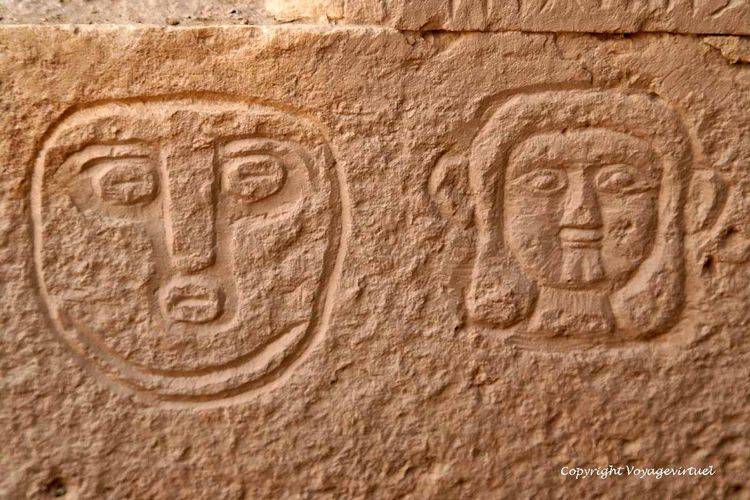 Bas-reliefs sabéens temple de Saba Mahram Bilqîs
Mots-clés: Marib temple Saba Mahram-Bilqîs
