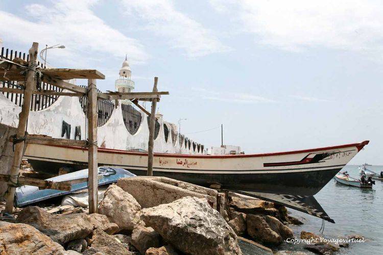 Barques typiques échouées sur le port de Mukalla
Mots-clés: Mukallah
